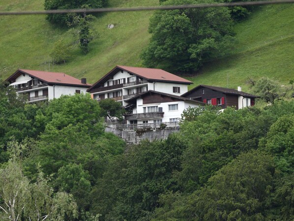 Außenseite Ferienhaus [Sommer]