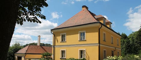 Außenseite Ferienhaus [Sommer]