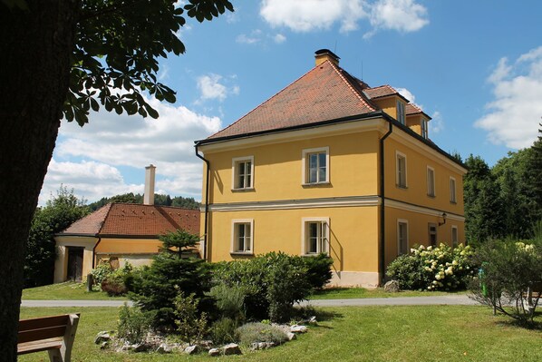 Außenseite Ferienhaus [Sommer]