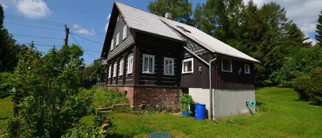 Außenseite Ferienhaus [Sommer]