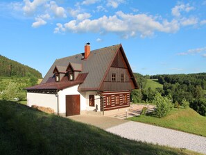 Stugans exteriör [sommar]