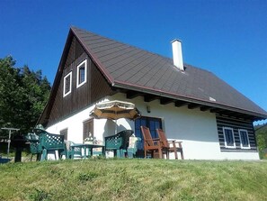 Stugans exteriör [sommar]