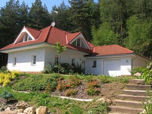 Stugans exteriör [sommar]
