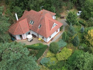 Stugans exteriör [sommar]