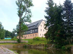 Außenseite Ferienhaus [Sommer]