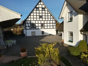 Außenseite Ferienhaus [Sommer]