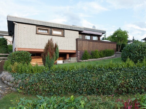 Außenseite Ferienhaus [Sommer]