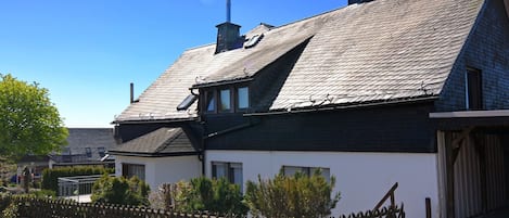 Außenseite Ferienhaus [Sommer]