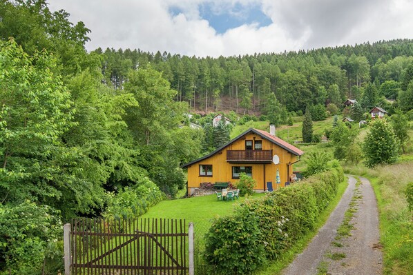 Stugans exteriör [sommar]
