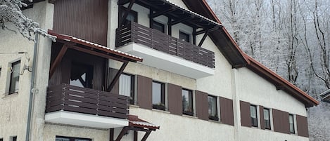 Außenseite Ferienhaus [Winter]