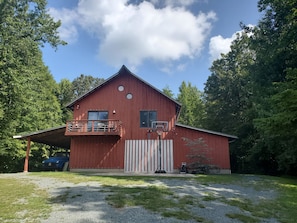 Home encompasses entire upstairs of the barn. Access on right side.