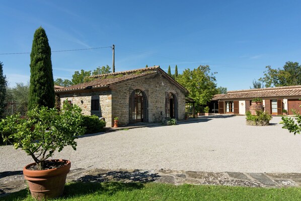 Außenseite Ferienhaus [Sommer]