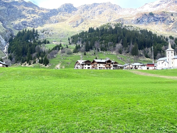 Immediate Surroundings [summer] (<1 km)