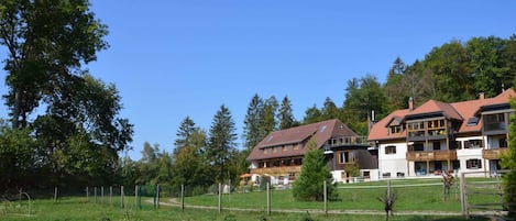 Außenseite Ferienhaus [Sommer]