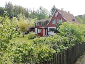 Außenseite Ferienhaus [Sommer]