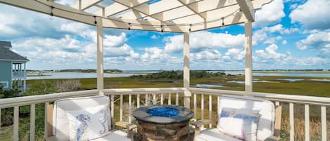 Spectacular views of Bogue Sound and Hoop Pole Creek