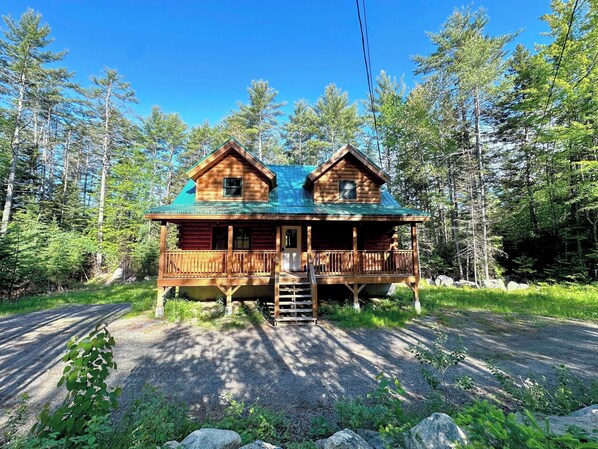 This beautiful log home marries the classic coziness of log homes with modern comforts.