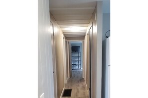 Hallway to bedrooms - Cottage L