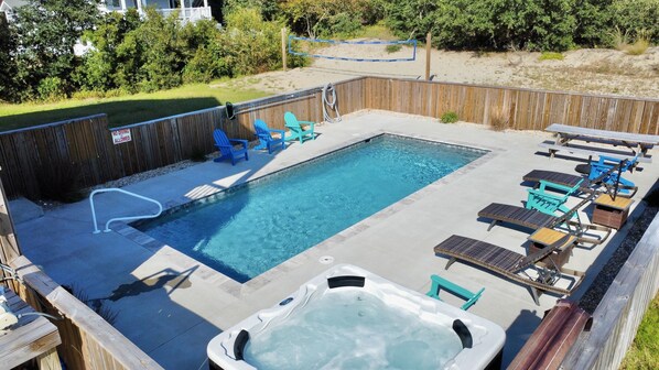 Pool and hot tub - Enjoy this private saltwater pool and hot tub while laying out on the loungers poolside.