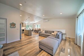 Living Room | Smart TV | Central A/C