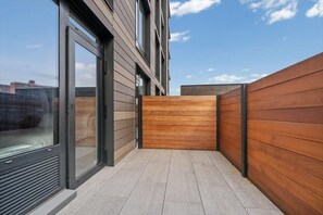 307 Studio Queen w Balcony - Mott Haven - NYC