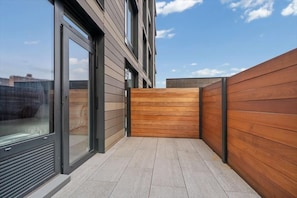 307 Studio Queen w Balcony - Mott Haven - NYC