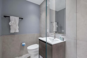 307 Studio Queen w Balcony - Mott Haven - NYC