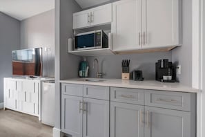 307 Studio Queen w Balcony - Mott Haven - NYC