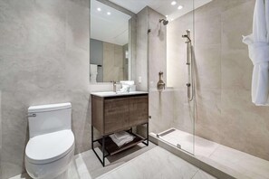 Bronx Studio Full + Bal Bathroom