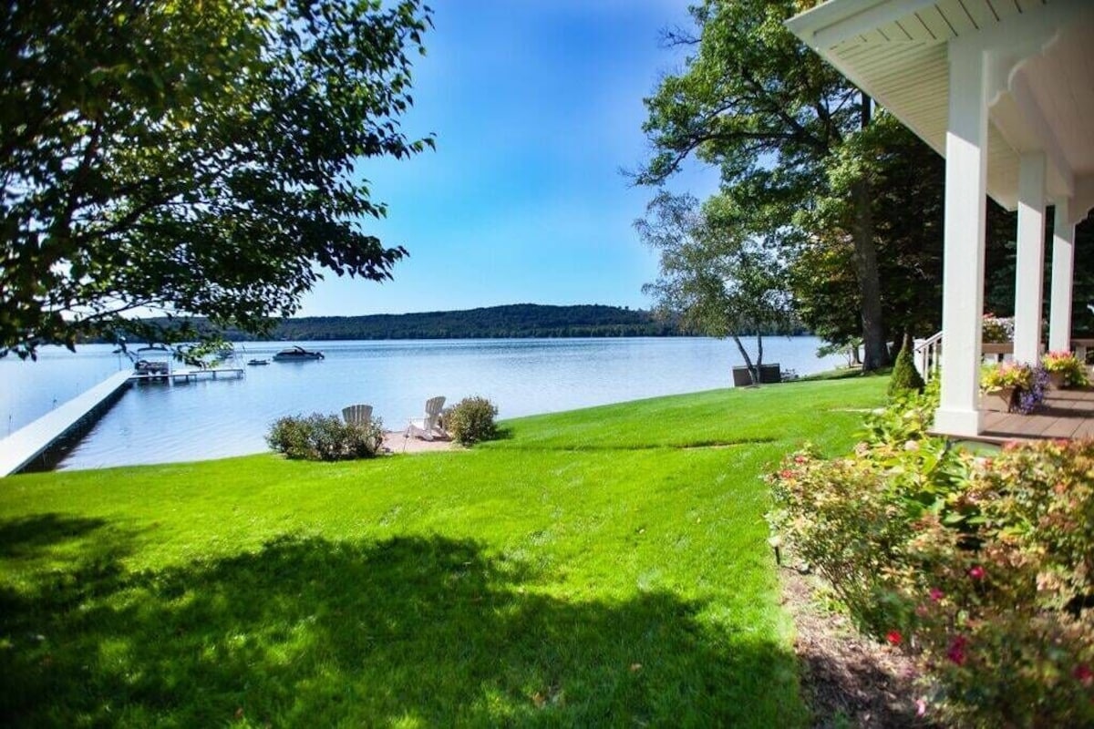 Glen Den – Spectacular Views of Sleeping Bear Dunes, Luxury Lakefront Home