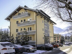 Wheel, Car, Sky, Building, Vehicle, Property, Snow, Window