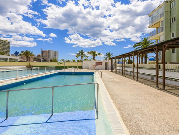 Nube, Agua, Cielo, Edificio, Tiempo De Día, Propiedad, Piscina, Azur, Azul, Sombra