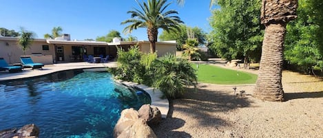 Private pool (heating option with fee) putting green, lounge chairs, fire pit, BBQ