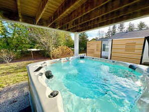 Bañera de hidromasaje al aire libre