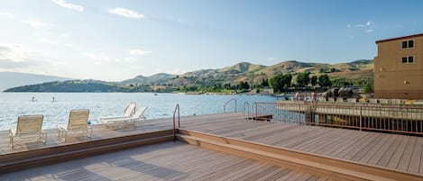 Layout at the poolside deck