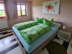 Ferienwohnung 4, 55 qm, 1. Stock, 1 separates Schlafzimmer-Doppelbett im Schlafzimmer