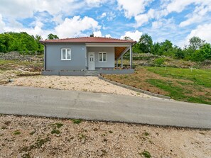 Außenseite Ferienhaus [Sommer]