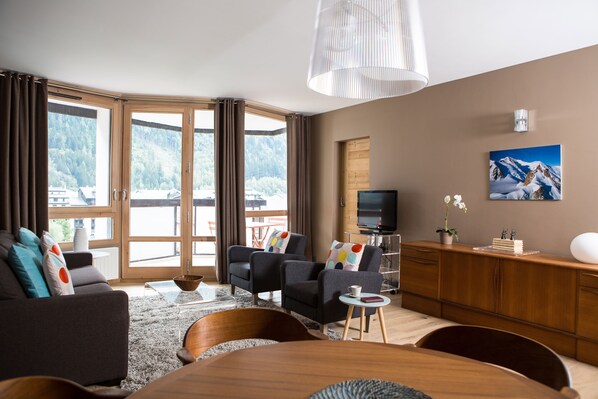 Open plan living dining room
