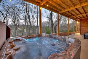 Bañera de hidromasaje al aire libre