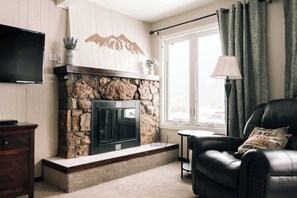 Fireplace with a view on the side