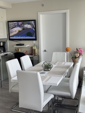 Dinning Table for 6 guests sitting and with the water view 