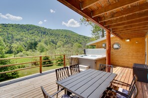 Deck | Private Hot Tub