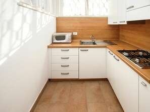 Cabinetry, Eigentum, Countertop, Gebäude, Spüle, Möbel, Sinken, Holz, Herd, Küche