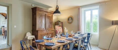 Table, Furniture, Building, Chair, Wood, Window, Lighting, Interior Design, Kitchen & Dining Room Table, Floor