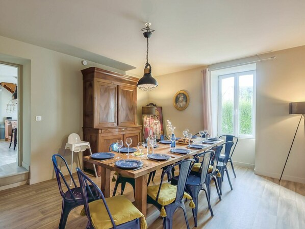 Table, Meubles, Bâtiment, Chaise, Bois, Fenêtre, Éclairage, Design Intérieur, Table Cuisine Et Salle A Manger, Sol