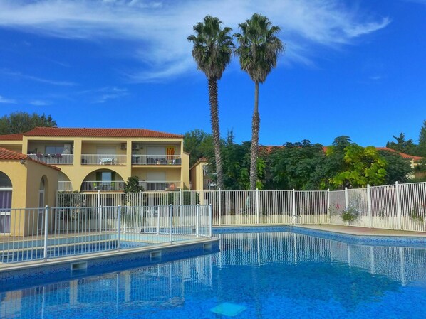 Water, Cloud, Sky, Daytime, Plant, Swimming Pool, Building, Blue, Tree, Azure