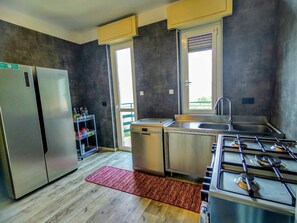 Eigentum, Cabinetry, Holz, Küche, Flooring, Gelb, Fussboden, Haus, Interior Design