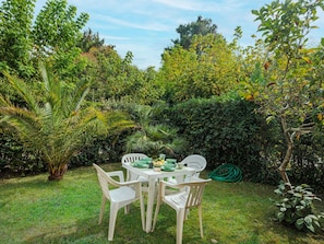 Plant, Cloud, Plant Community, Sky, Natural Landscape, Table, Chair, Vegetation, Grass, Tree