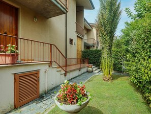 Plant, Building, Flower, Property, Flowerpot, Houseplant, Window, House, Tree, Land Lot