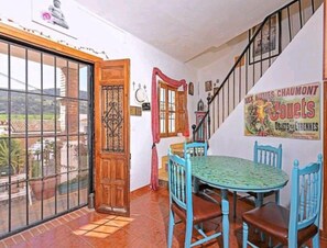 Extendable dining table with plentiful chairs available for larger groups